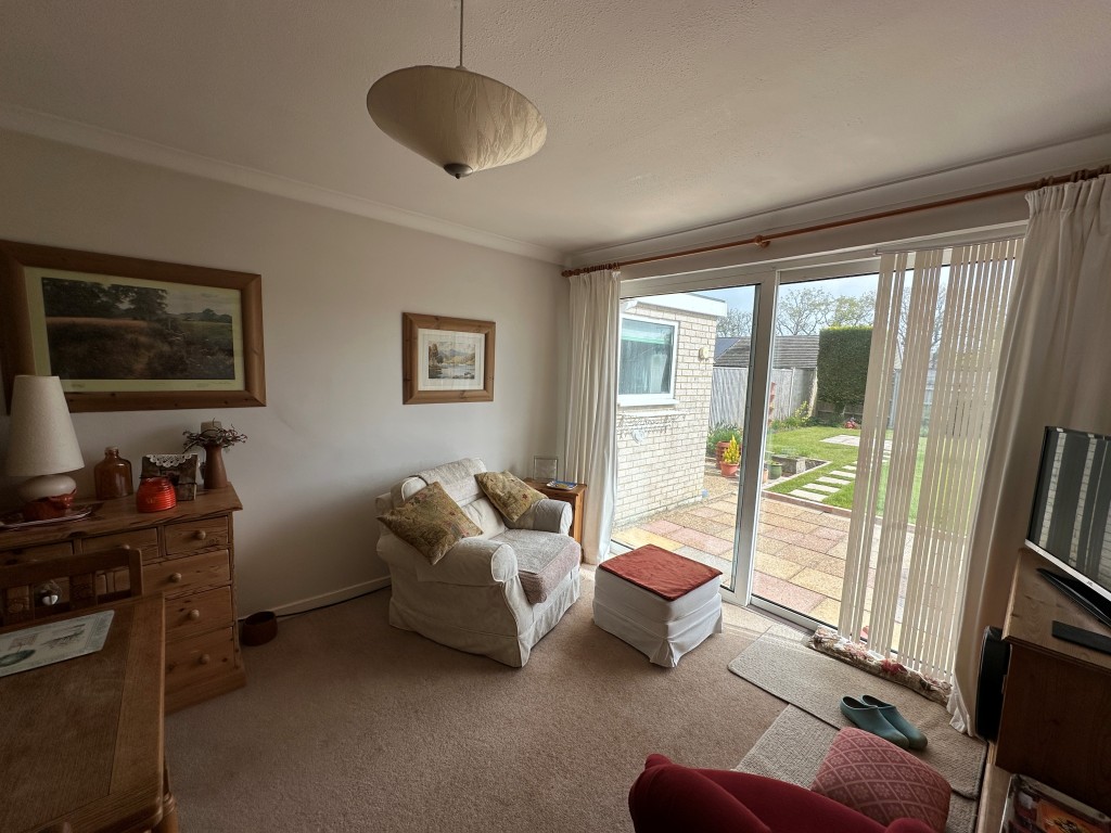 Lot: 1 - TWO-BEDROOM SEMI-DETACHED BUNGALOW WITH GARAGE AND GARDEN - Second bedroom with access into garden